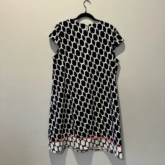 Madison Leigh Cap Sleeve Dress | Geometric Design | 20W - Picture 6 of 7